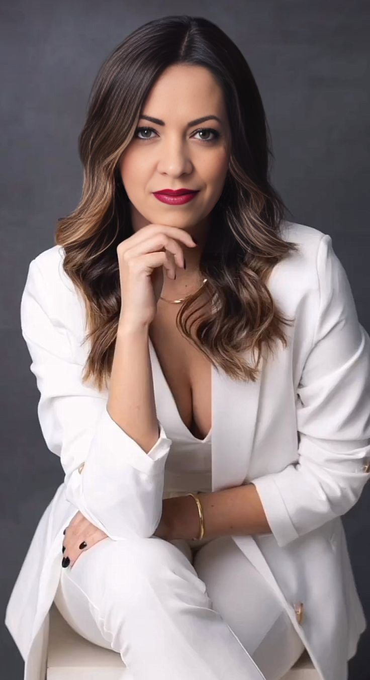 Top Lines Cosmetics - Sandra